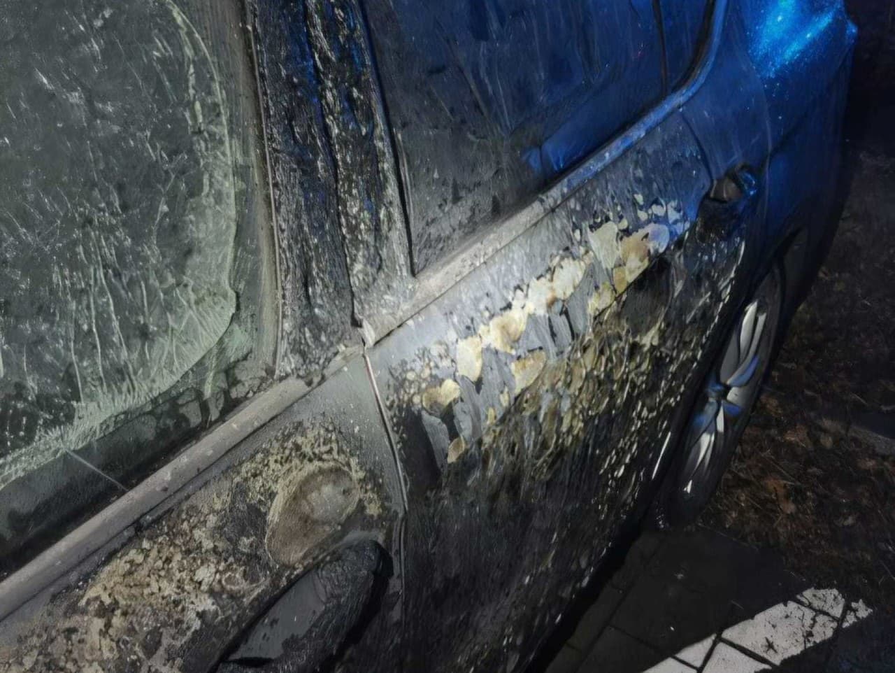 Požiar v Bratislave: Štyri kontajnery a auto v plameňoch