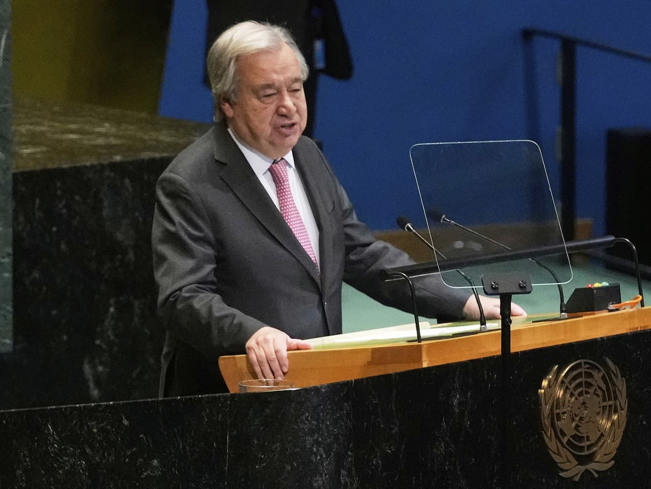 Guterres varuje: Svet čelí chaosu a neistote, prioritou musí byť ľudstvo