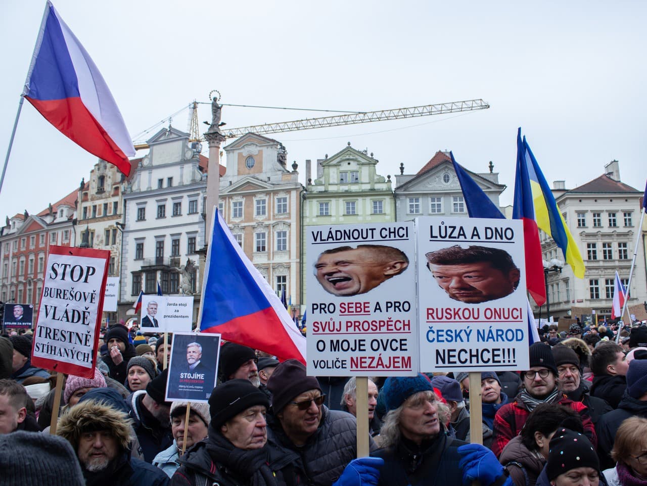 Desaťtisíce ľudí v Prahe podporili prezidenta Pavla