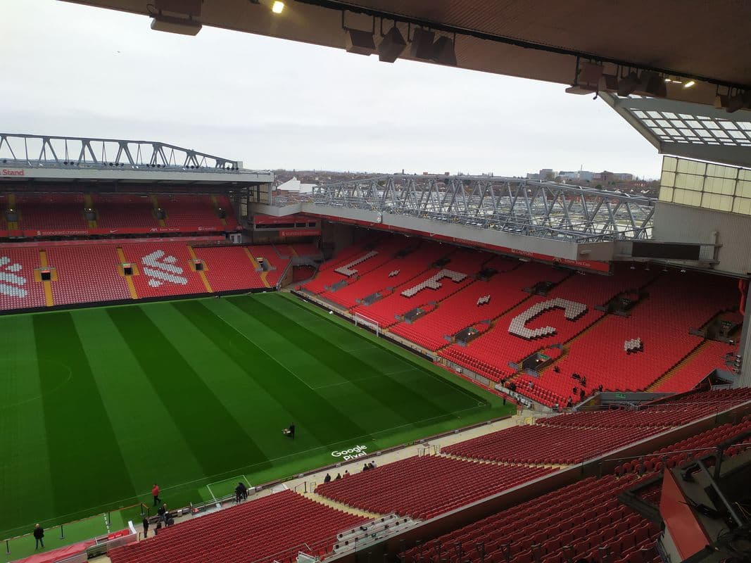 Anfield vylúčený z EURO 2028: Problémy s rozmermi ihriska