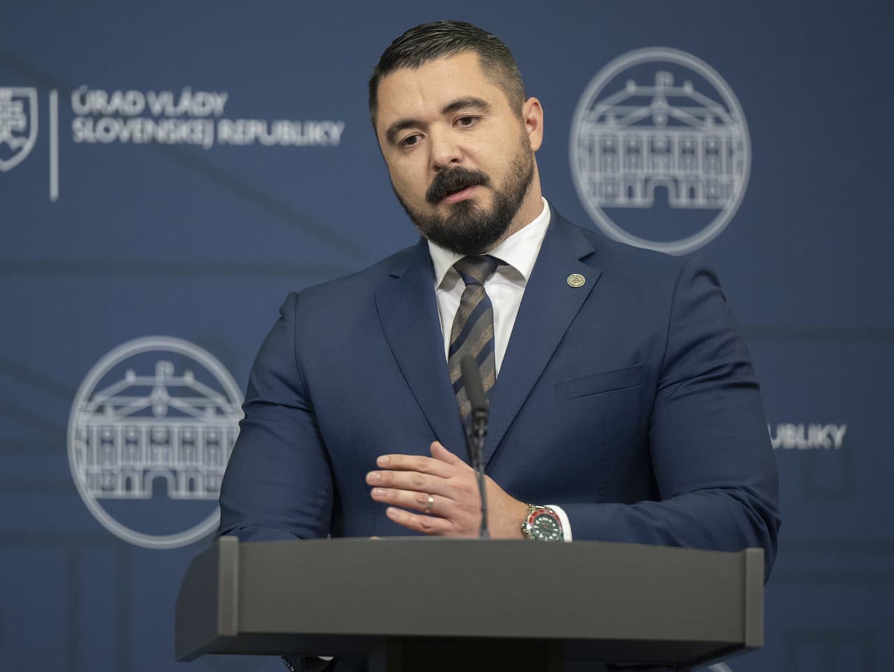 Opozícia kritizuje SIS, Gašpar odmieta podozrenia zo šikanovania