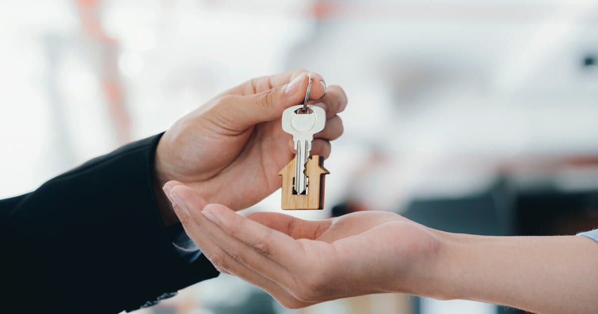 Preberanie bytu: Na čo si dať pozor pri prenájme a kúpe
