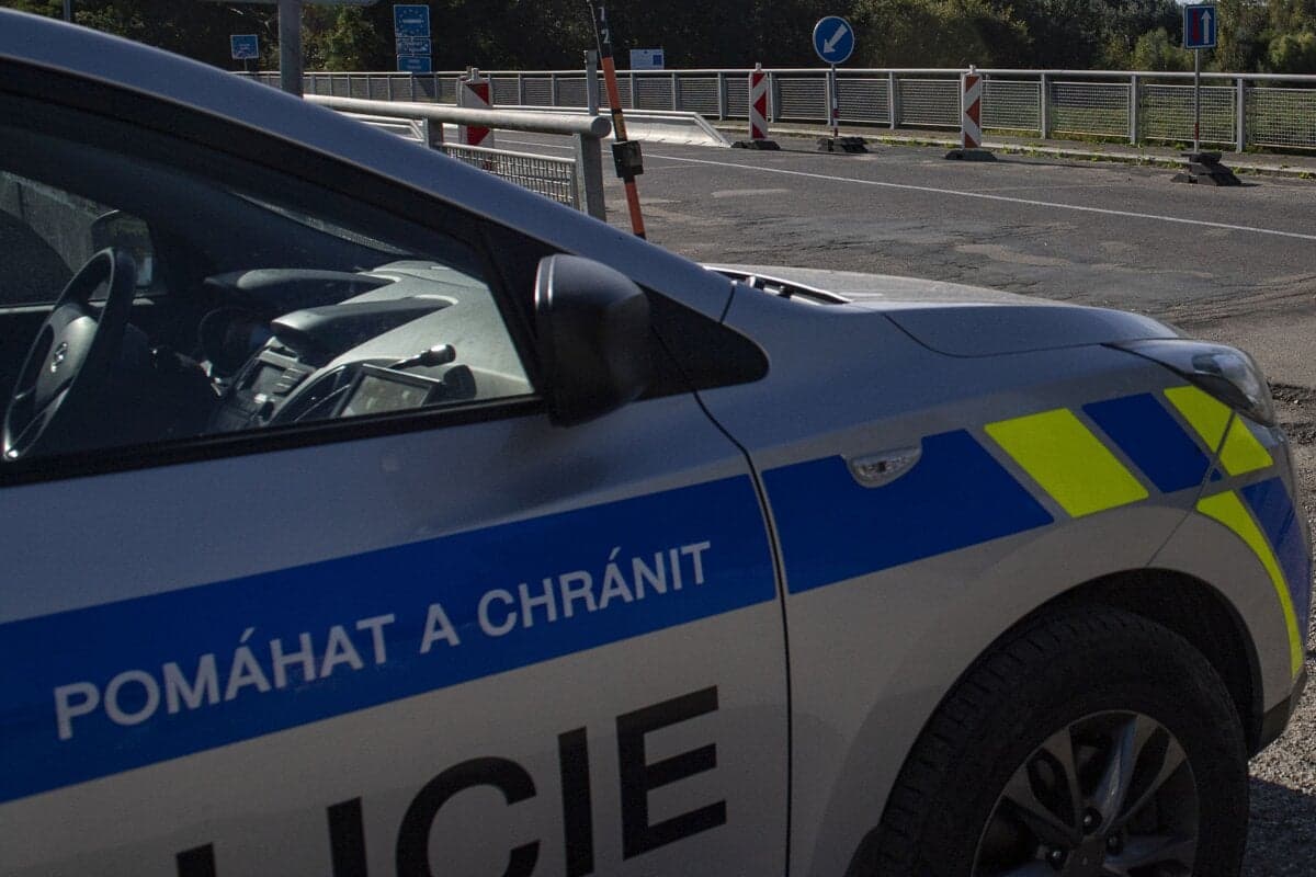 Česká polícia obvinila 13 osôb za prevoz nelegálnych migrantov