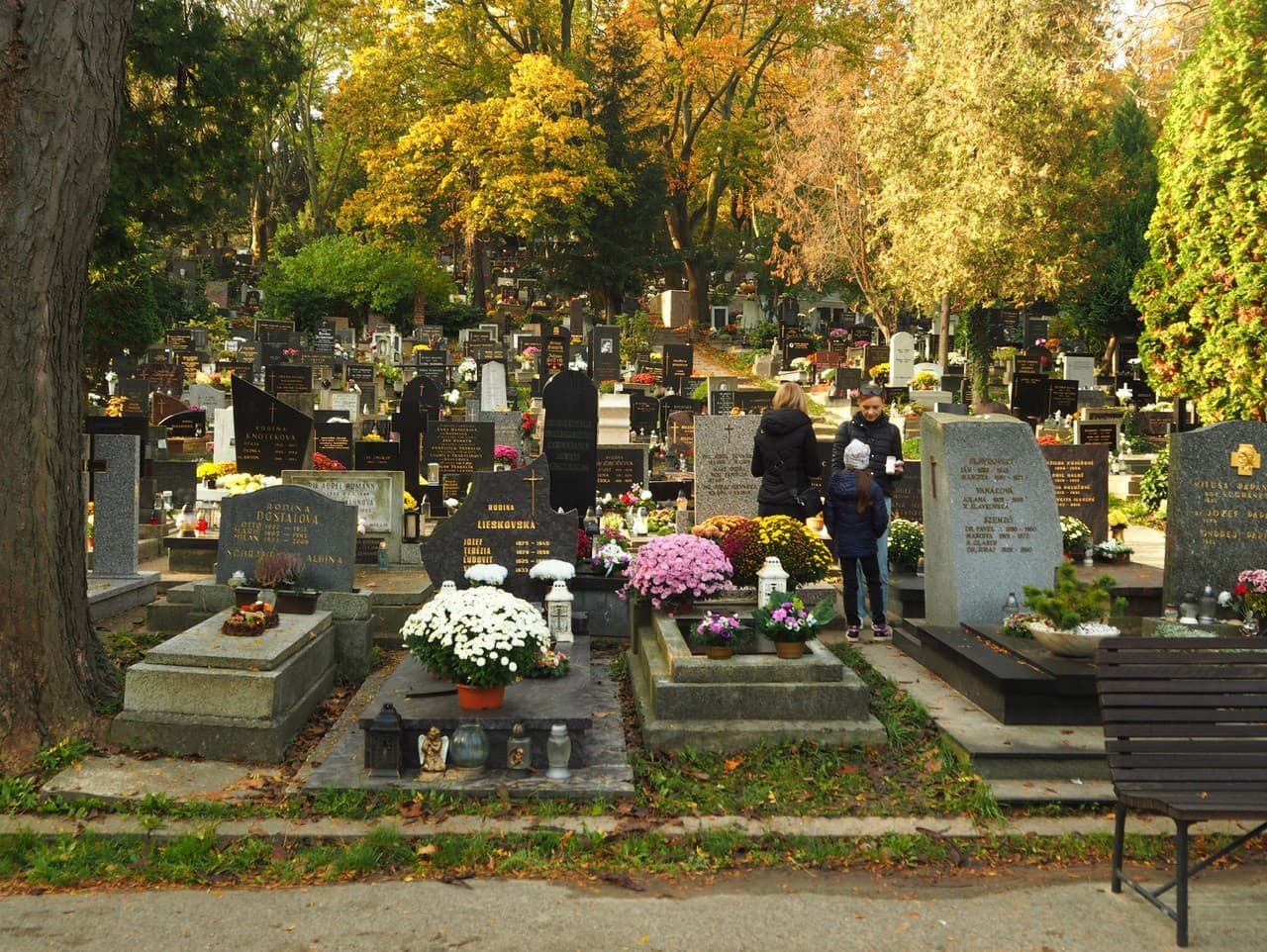 Polícia apeluje na vodičov: Buďte obozretní počas Dušičiek