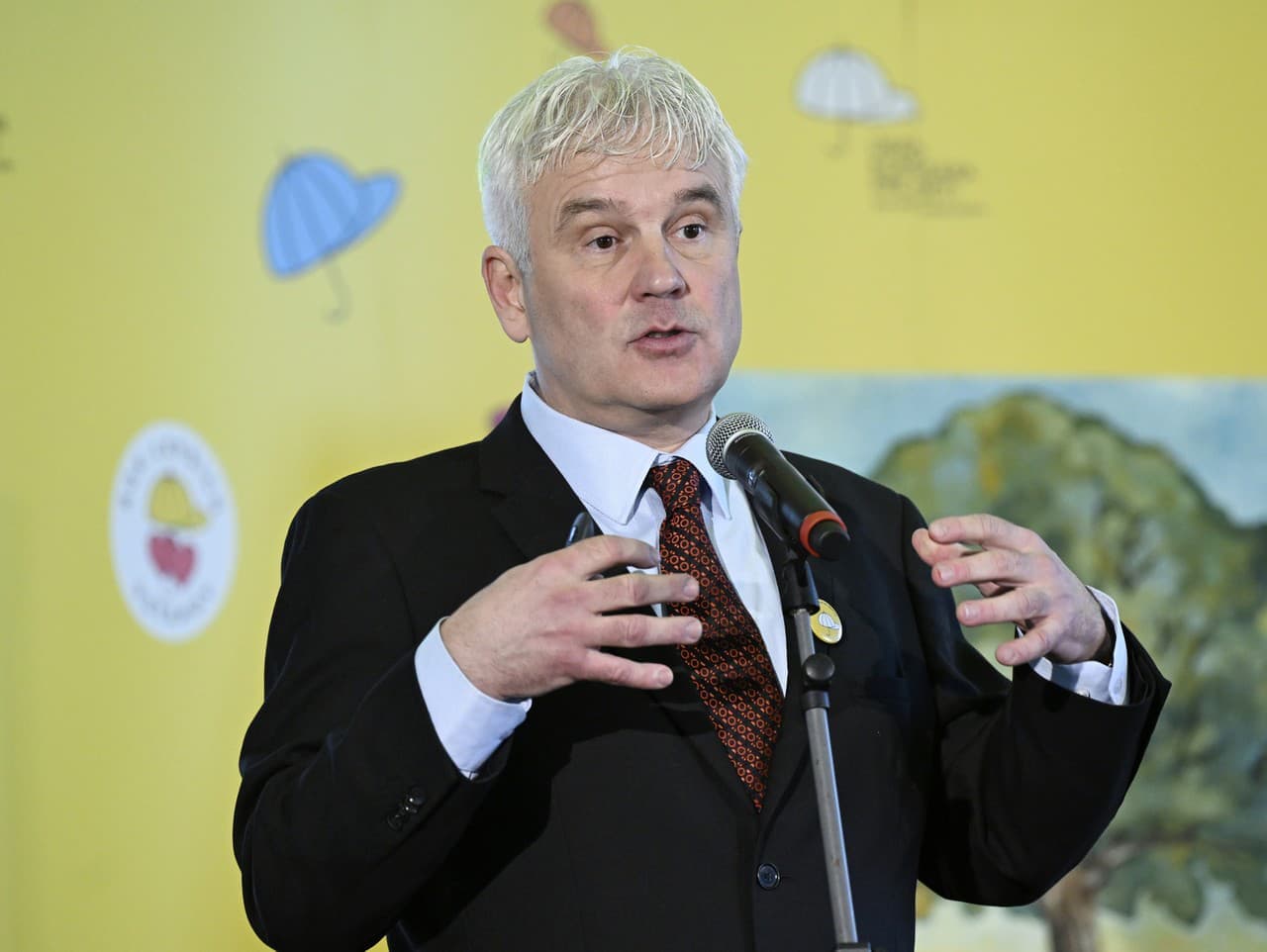 Komisár pre deti vyzýva poslancov na zodpovednosť a politickú kultúru