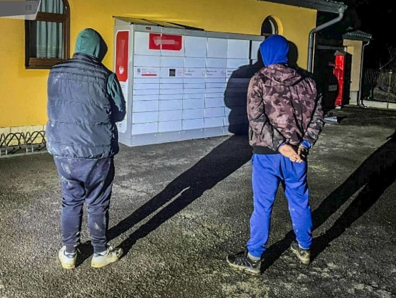 Polícia zadržala páchateľov vlámania do balíkoboxu v Sobranciach