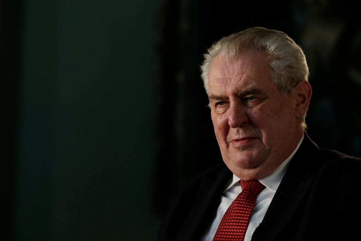 Miloš Zeman podstúpil operáciu, jeho zdravotný stav je stabilný
