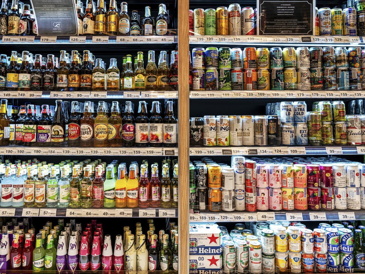 Thajsko zvažuje zrušiť popoludňajší zákaz predaja alkoholu