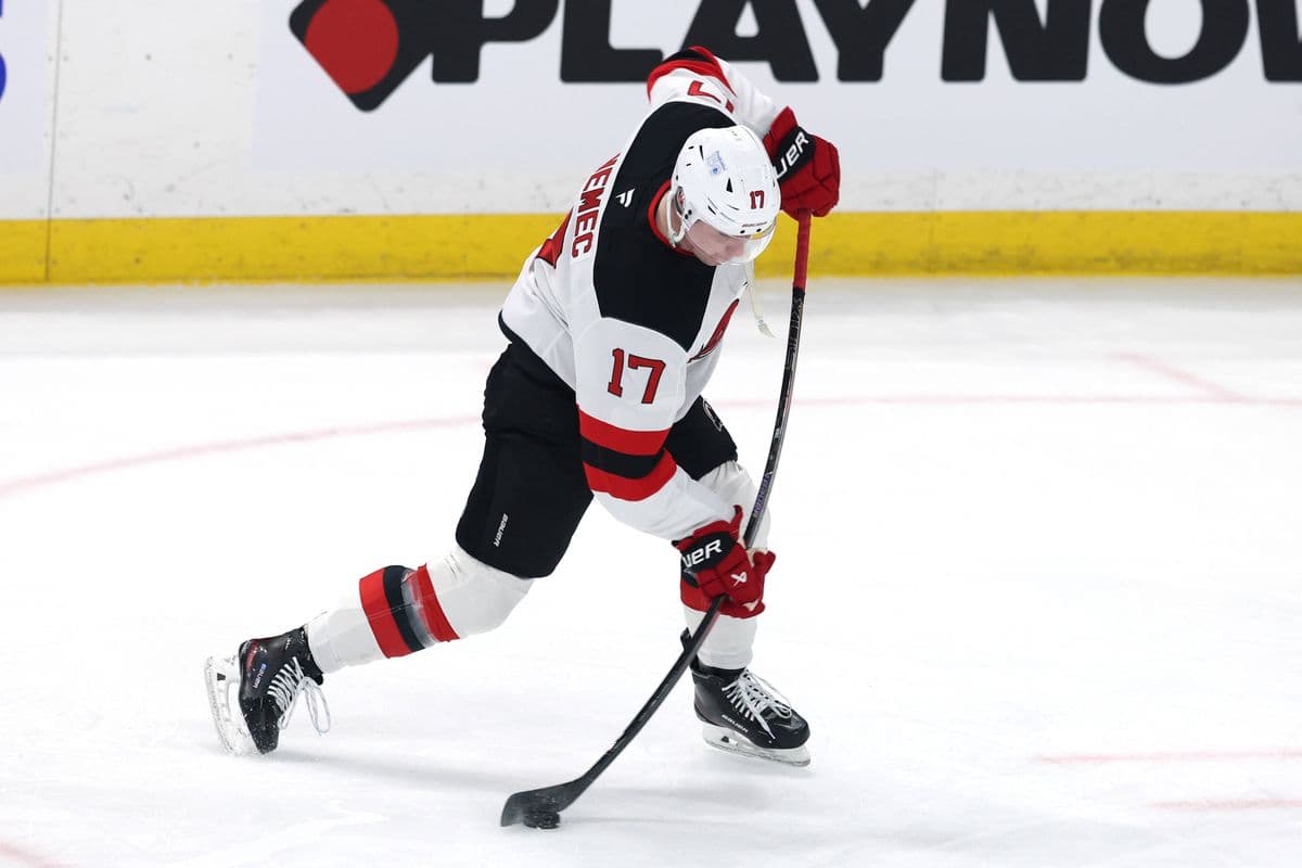 Šimon Nemec žiari v NHL: Hetrik a porovnanie s legendou