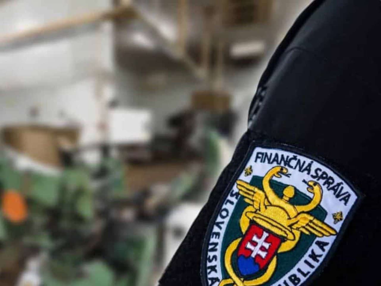 Daniari odhalili nelegálnu továreň na cigarety, škoda blížiaca sa k miliónu eur