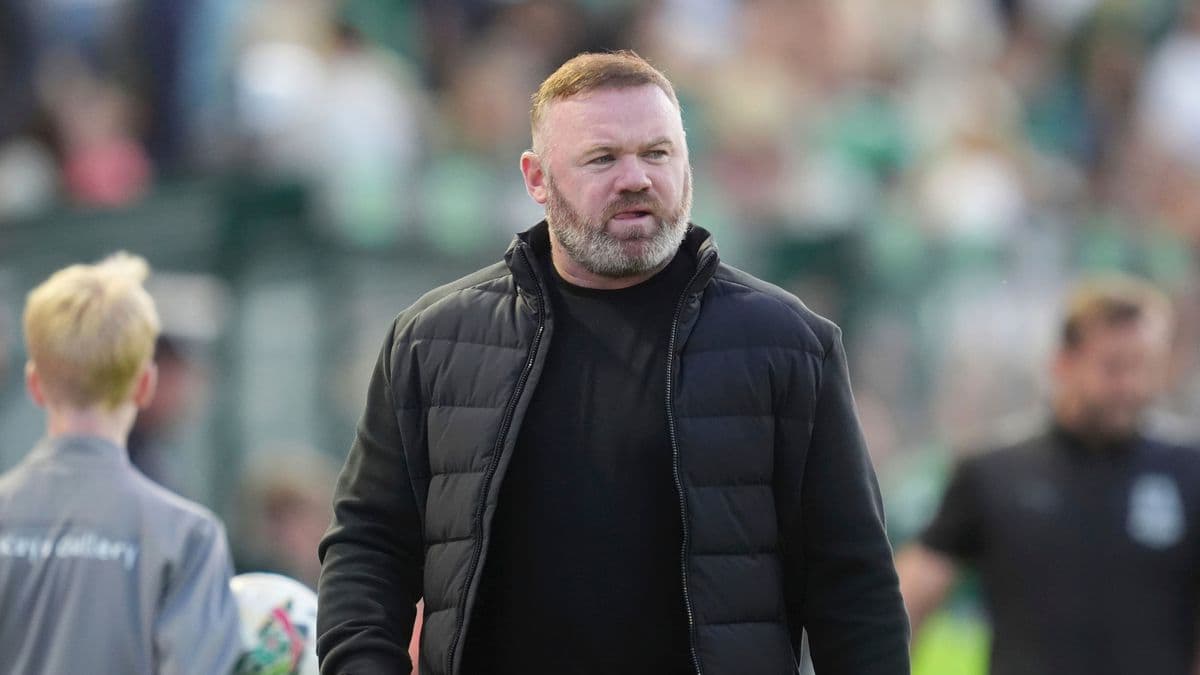 Wayne Rooney kritizuje prestupovú politiku Manchestru United