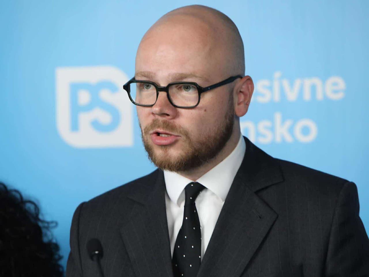 Fico bagatelizuje záchrankový tender, opozícia žiada zodpovednosť