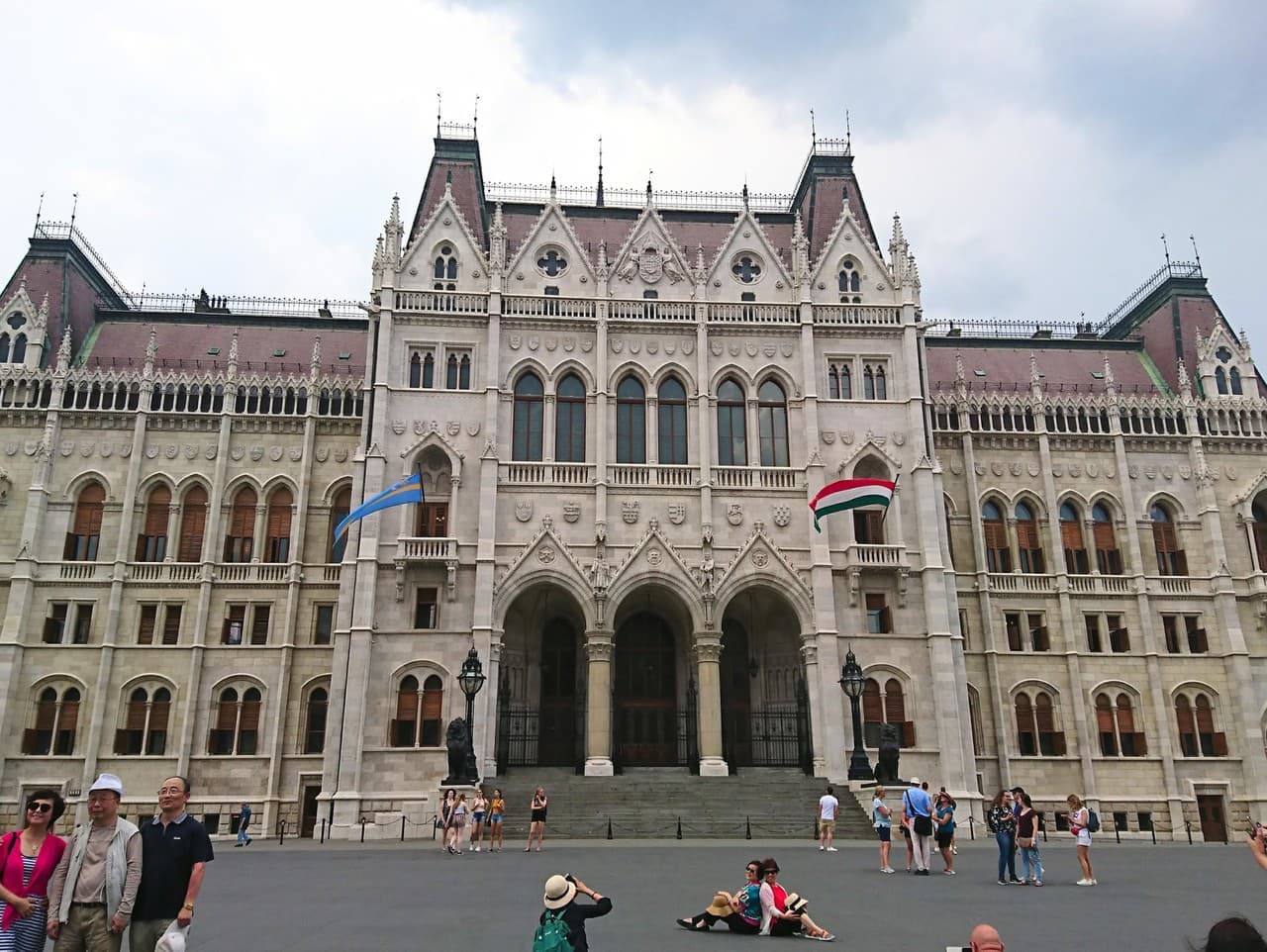 Maďarský parlament schválil 14. dôchodok, vyplácanie začne v 2026