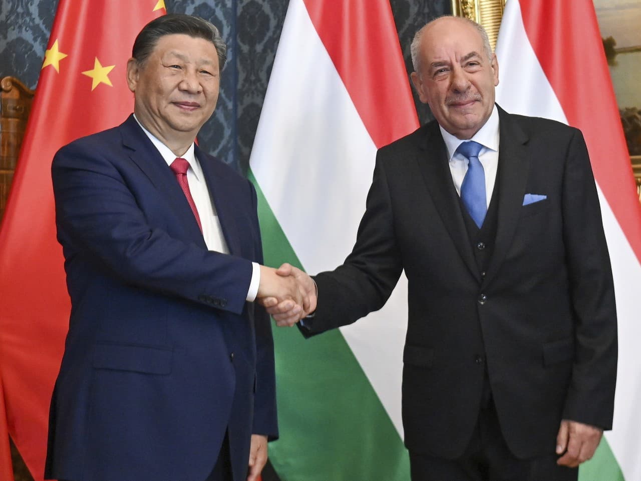 Maďarský prezident Sulyok sa zúčastnil vojenského cvičenia