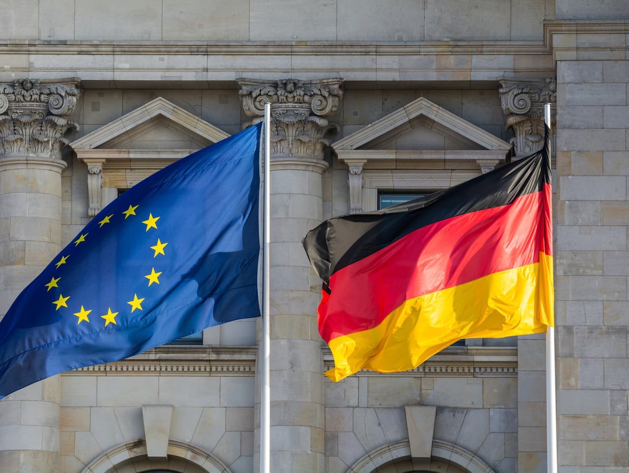 Európa reaguje na rozhodnutie USA o ruskej rope