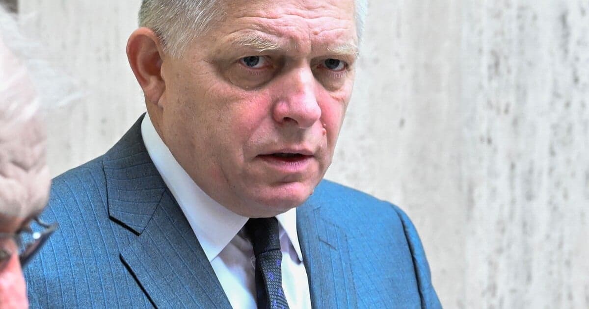 Robert Fico čelí ťažkému týždňu: Protesty a kontroverzie zaskočili premiéra