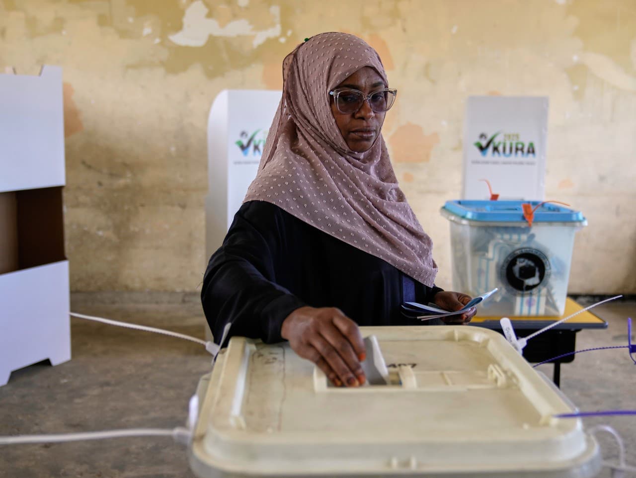 Protesty v Tanzánii: Zákaz vychádzania a zúriace nepokoje