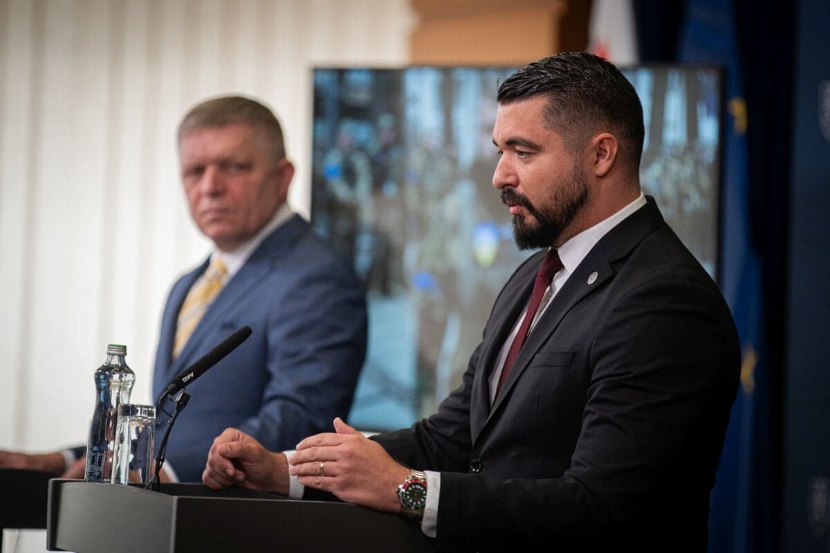 Vyšetrovateľ nehody šéfa SIS odchádza z polície, tvrdia Demokrati