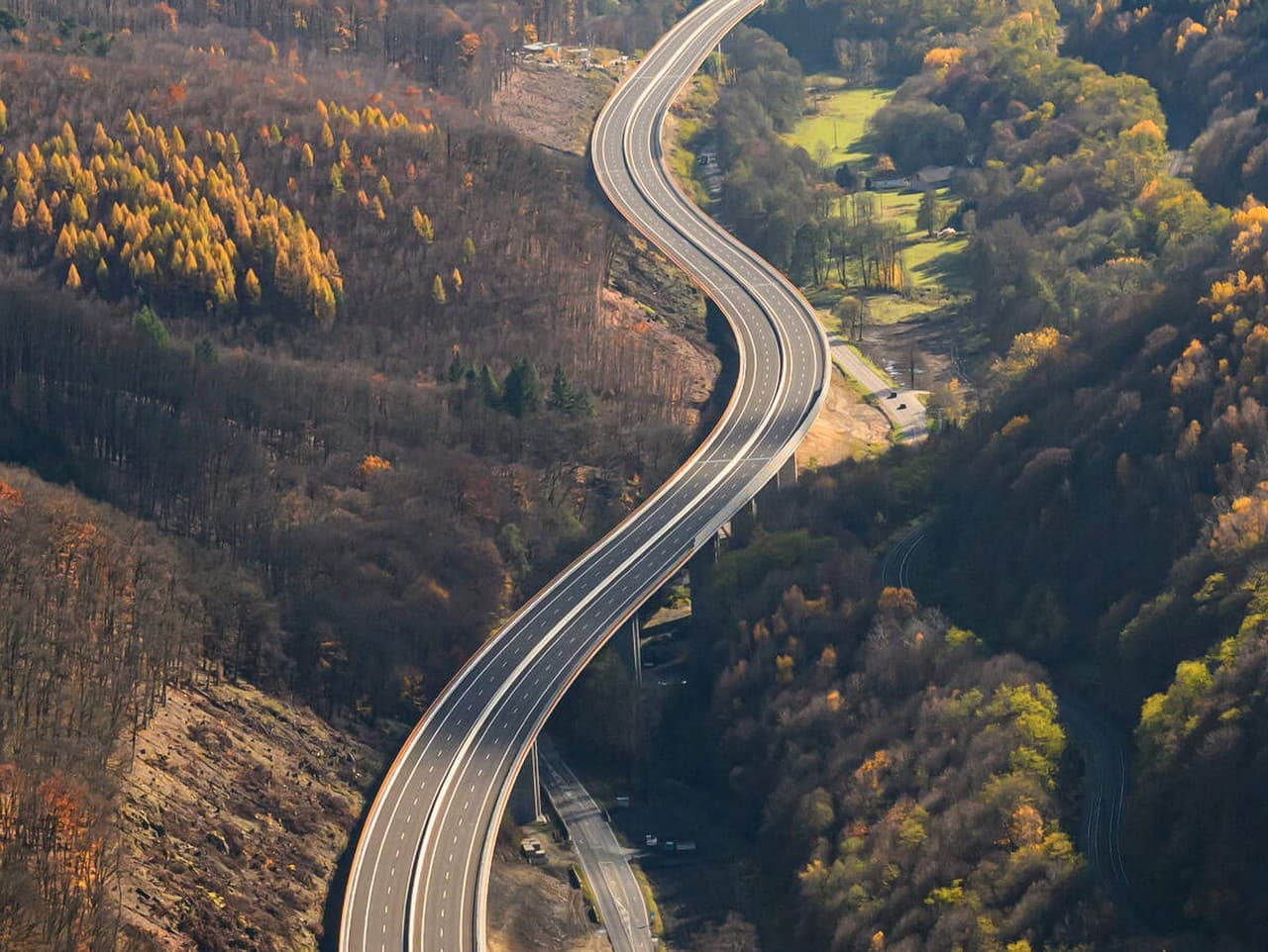 Nová R2-ka znižuje dopravu na starých cestách