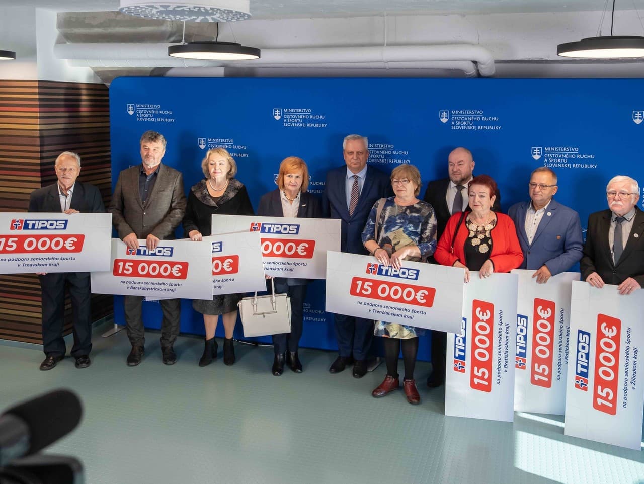 Ministerstvo športu rozdalo seniorom šeky, no bez krytia