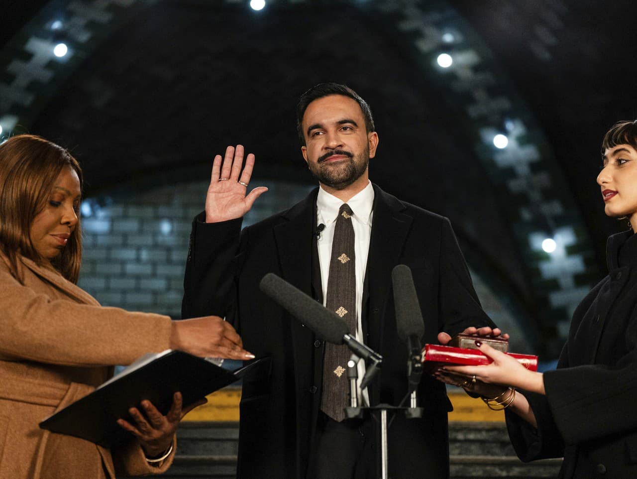 Zohran Mamdani: Nový starosta New Yorku s ambicióznymi plánmi