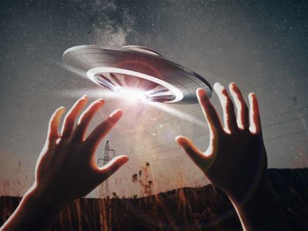 Mimozemšťania na pokraji kolapsu: Nová teória prvého kontaktu