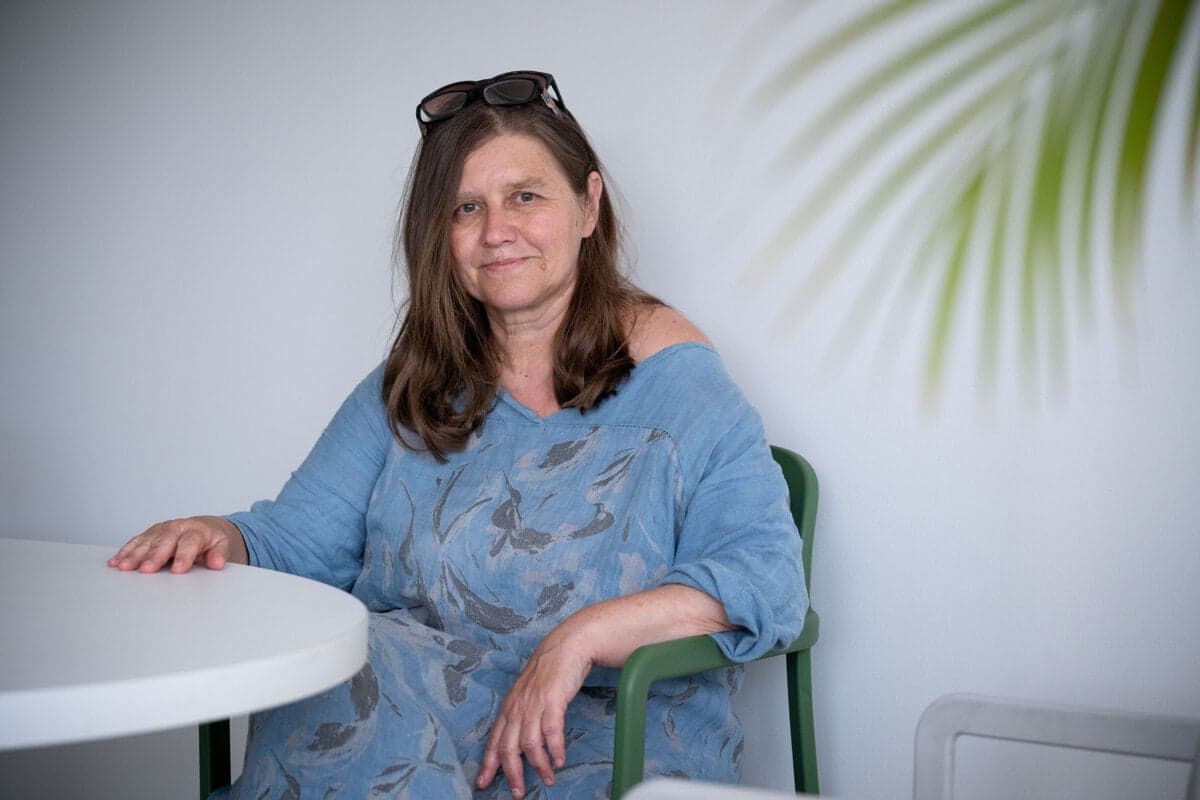 Neznámy páchateľ rozbil okno u manželov Šimečkových v Bratislave