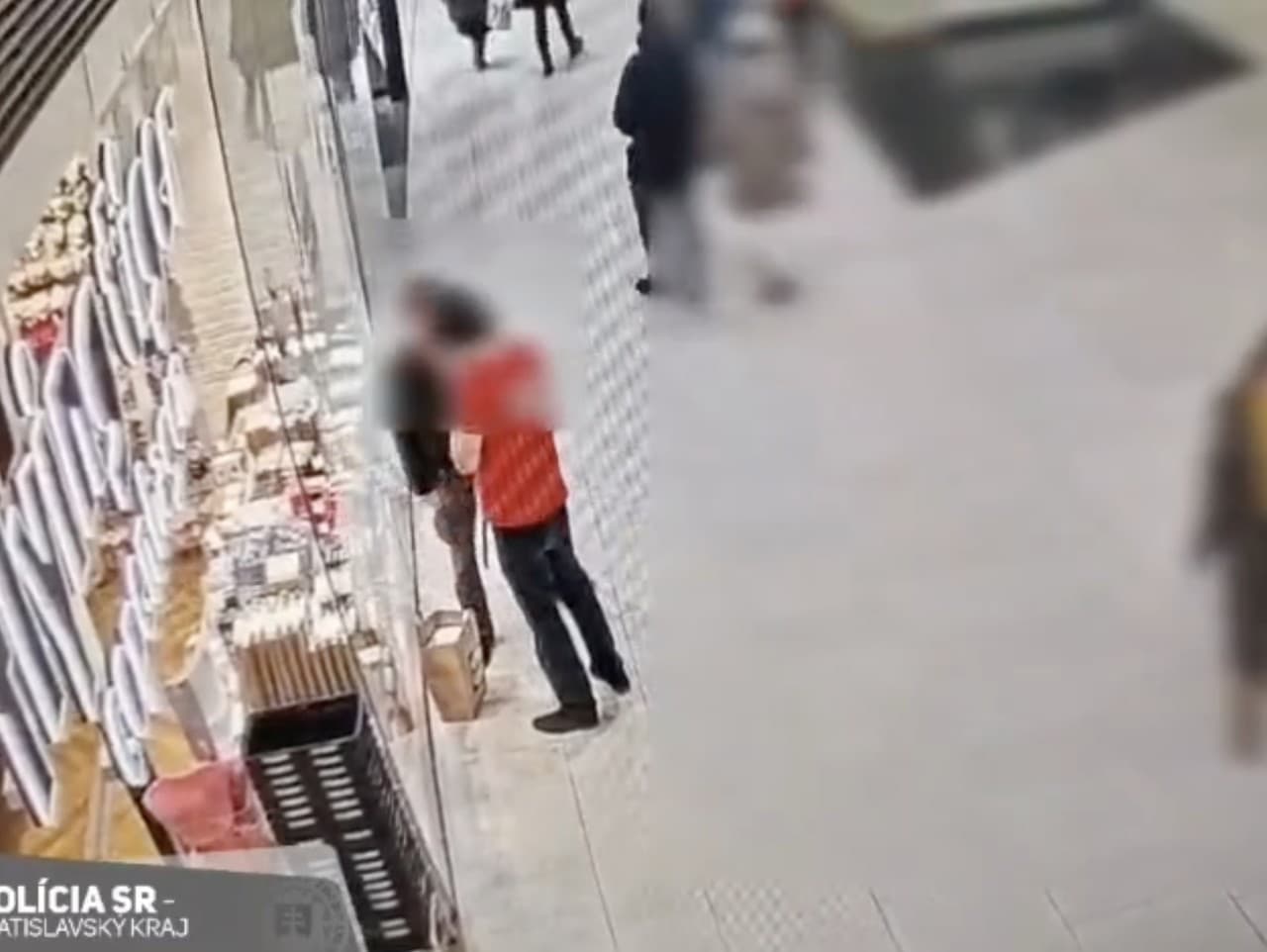 Muž v Bratislave sa pokúsil ukradnúť knihy, použil slzný sprej