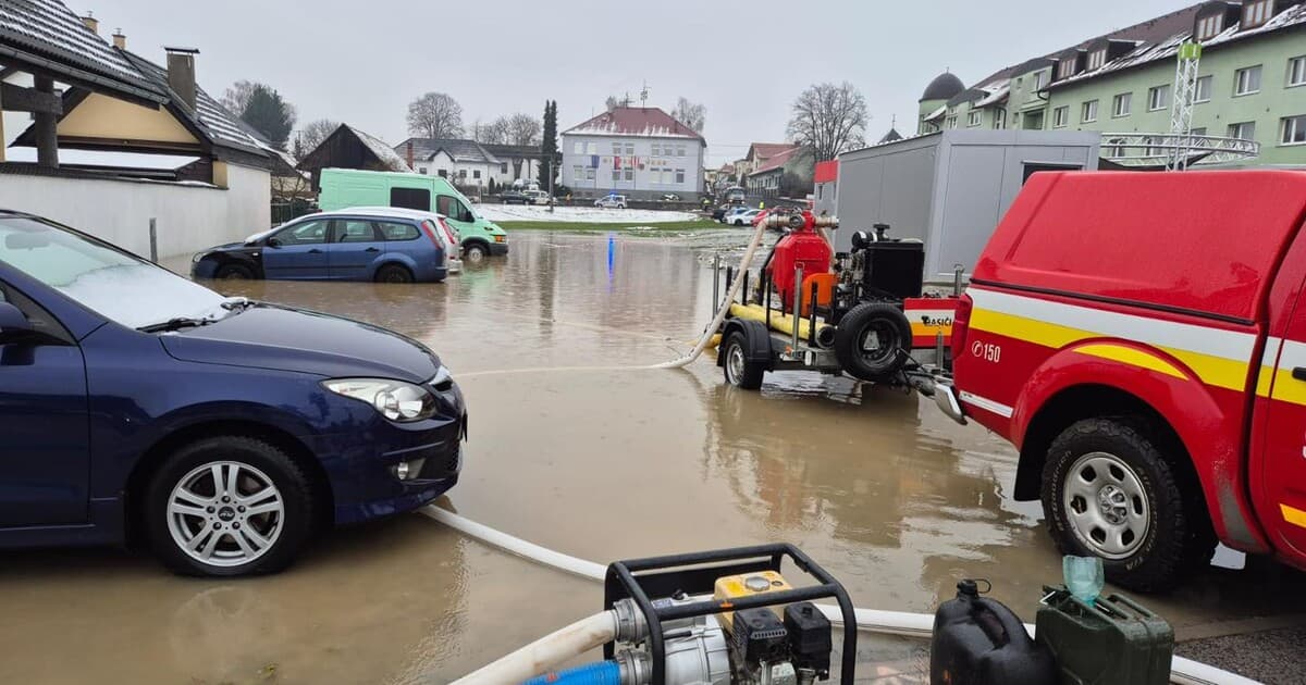Povodne ohrozujú juh a stred Slovenska, SHMÚ varuje pred rizikom