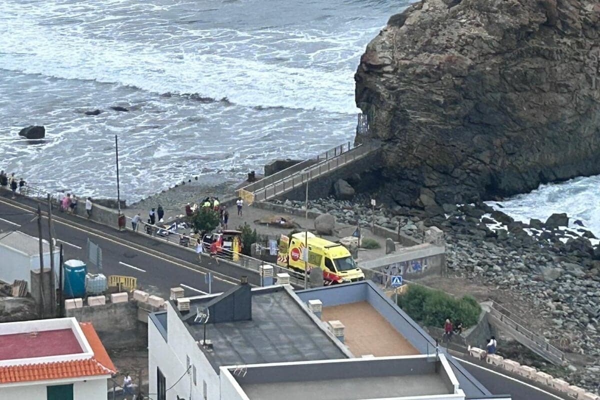 Na Tenerife zahynuli traja ľudia pri nehodách v rozbúrenom mori