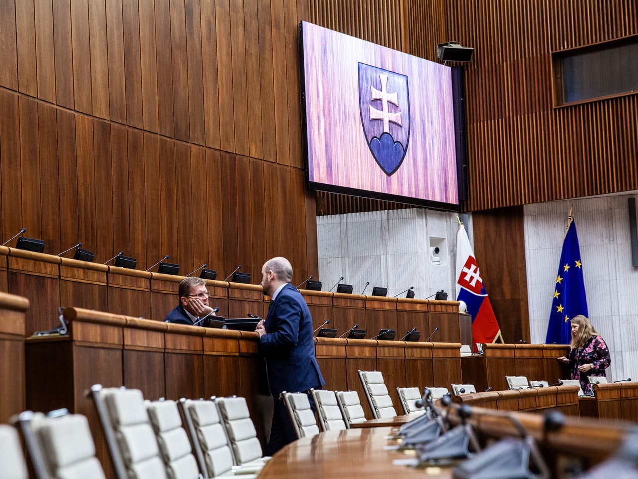 Poslanci ukončili rokovanie o novele zákona o DPH
