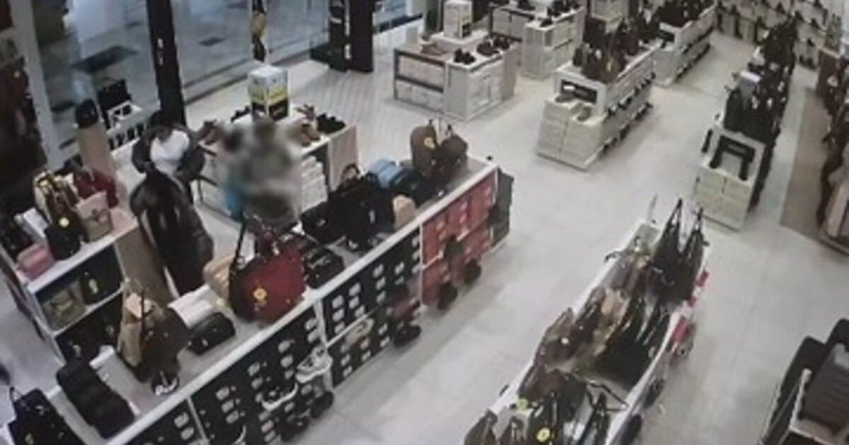 Polícia hľadá páchateľov masívnej krádeže v Bratislave