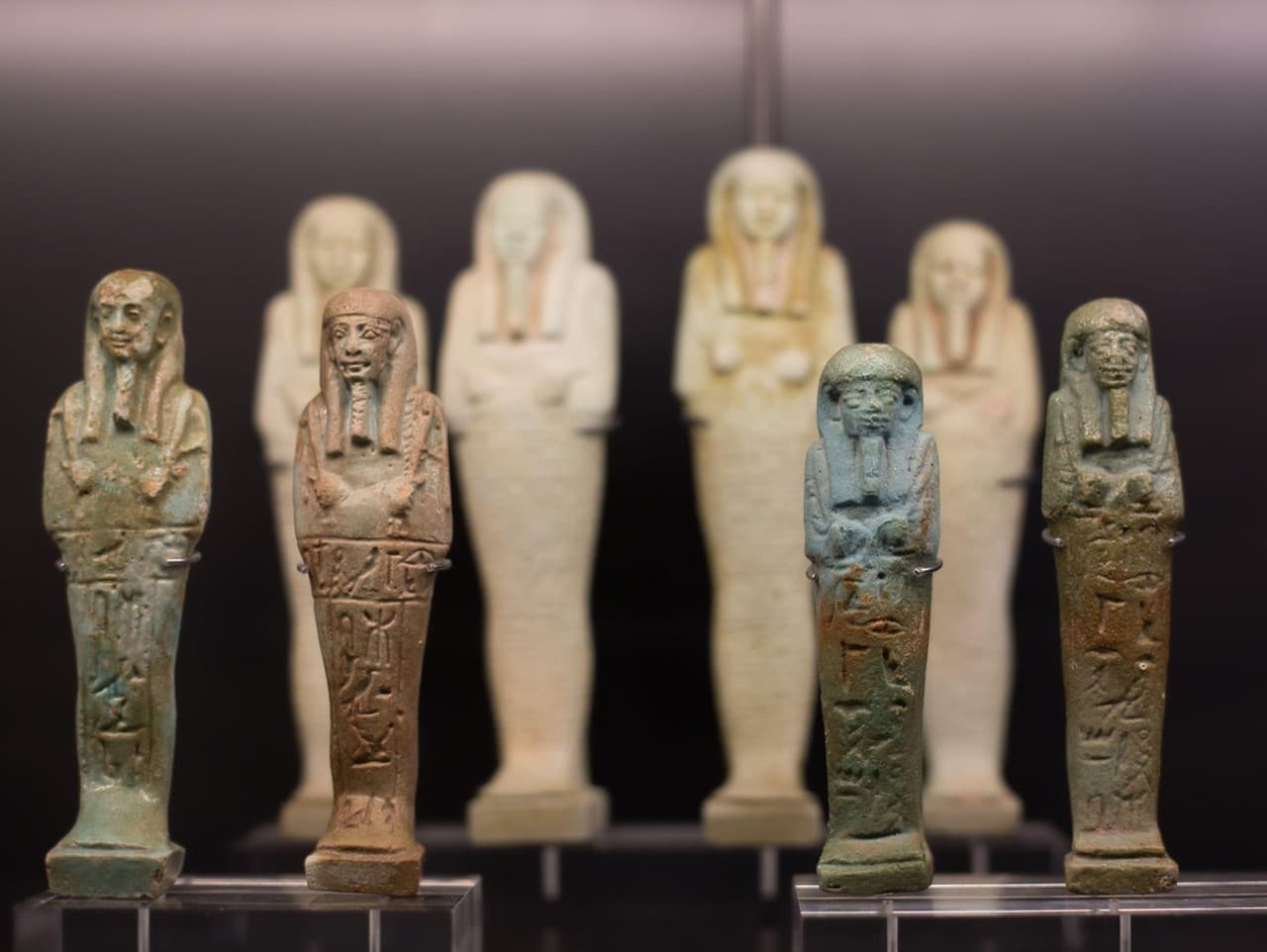 Objav egyptológov: 225 sošiek z hrobky faraóna Šešonka III.