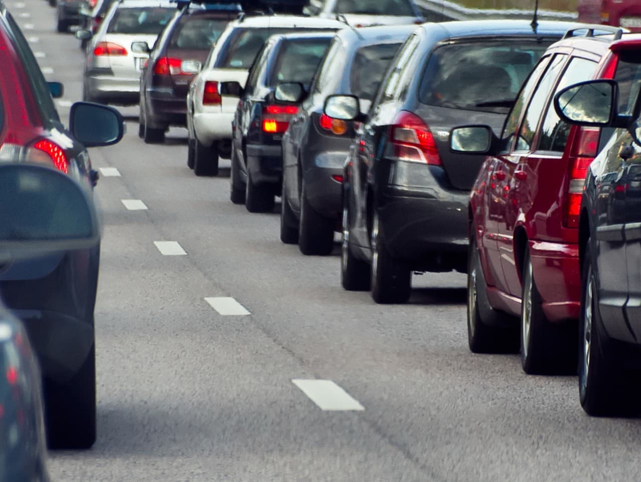 Bratislava čelí ranným kolónam, vodiči sa musia pripraviť na zdržania