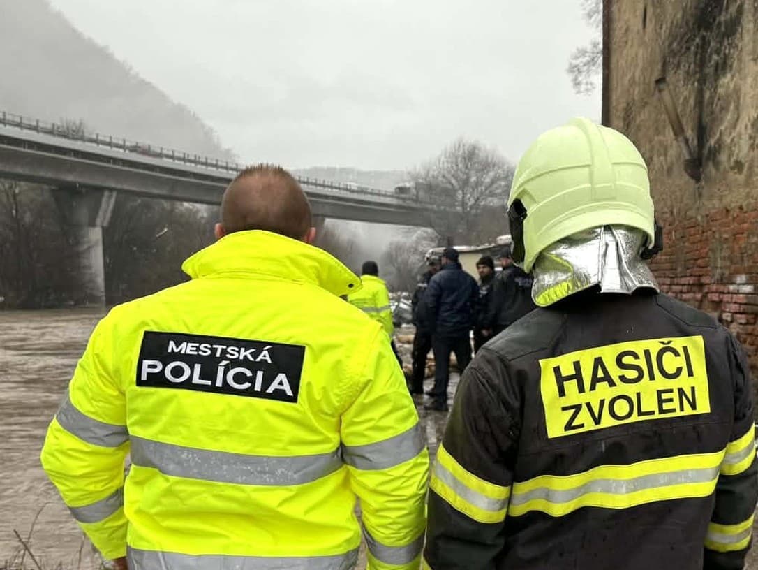 Povodňová situácia na Hrone sa stabilizovala, vodohospodári zasahujú