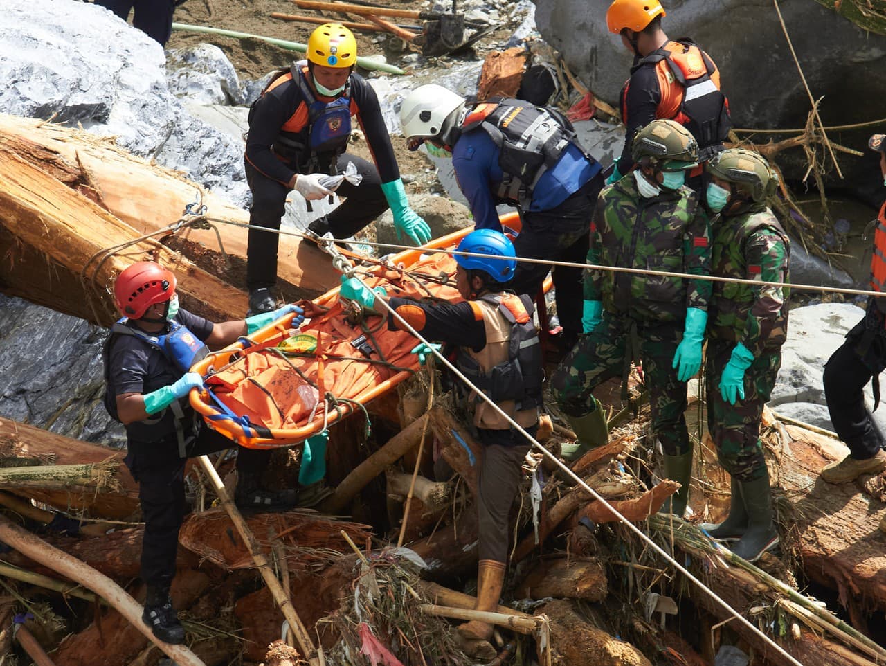 Na Sumatre po katastrofe zomrelo viac ako 500 ľudí