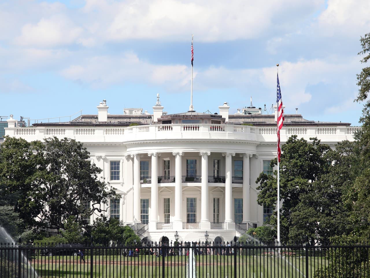 Incident pri Bielom dome: Dodávka narazila do bezpečnostnej bariéry