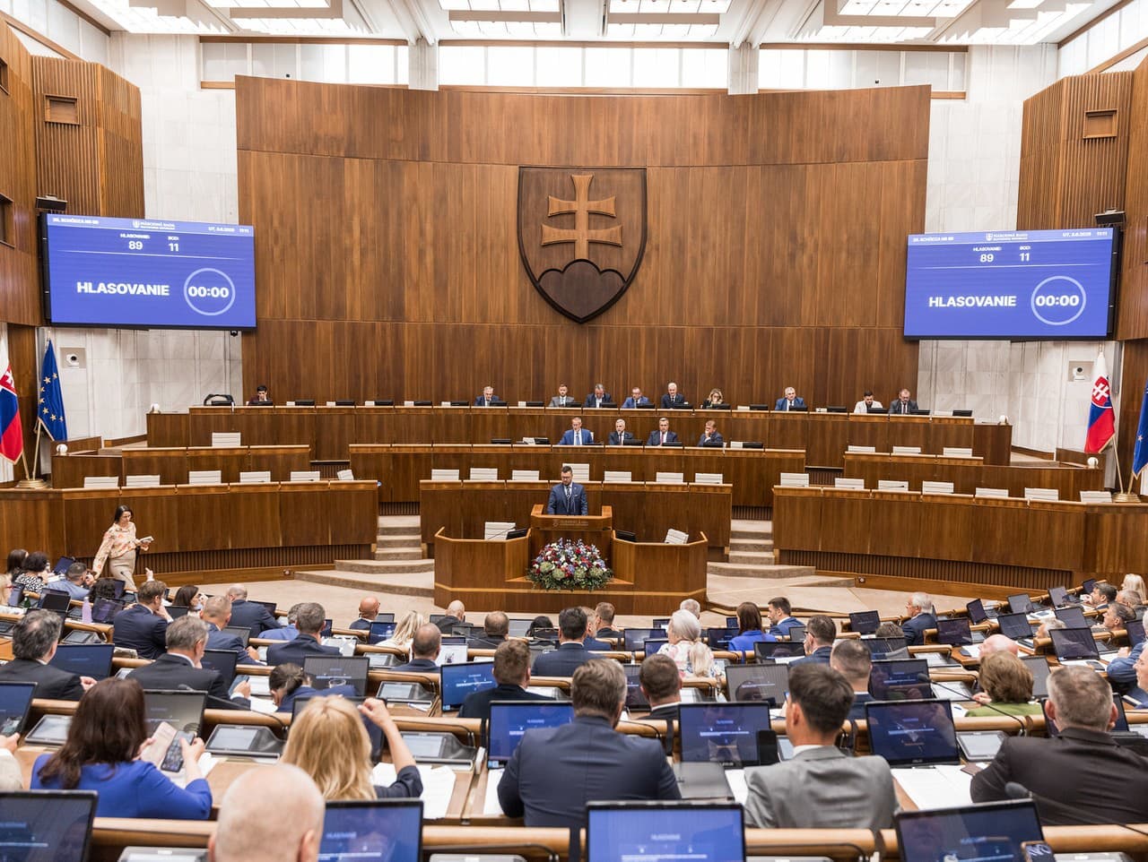 V parlamente pôsobí osem nezaradených poslancov