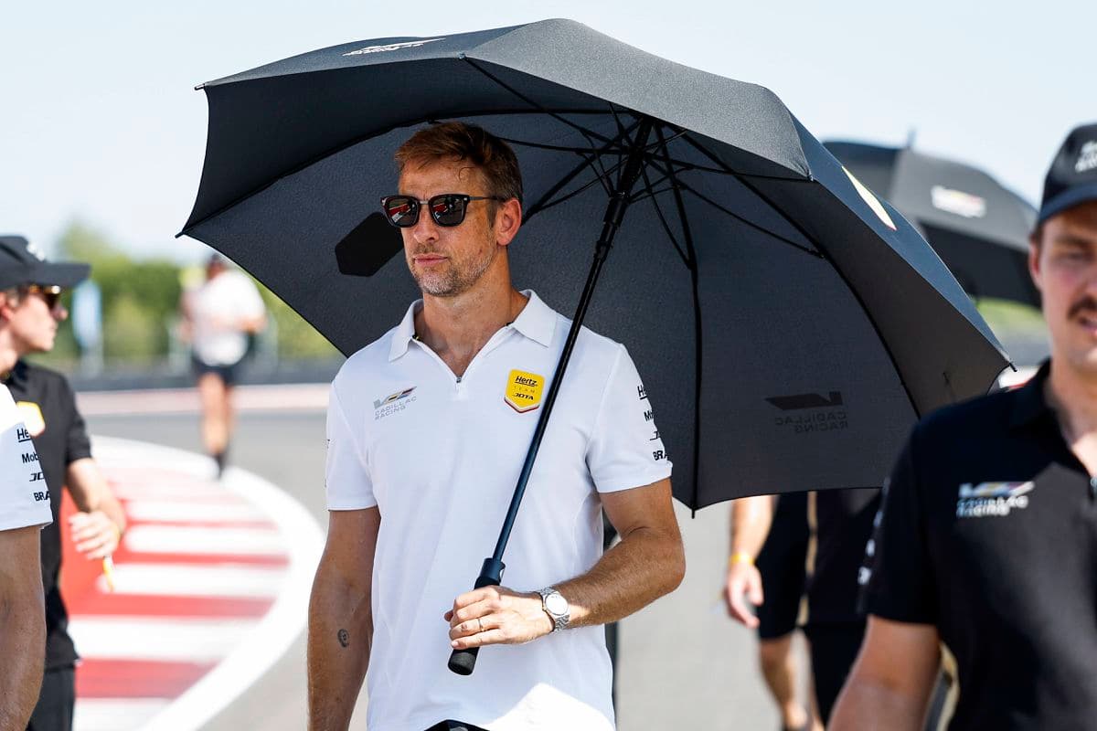 Jenson Button sa lúči s profesionálnym pretekaním