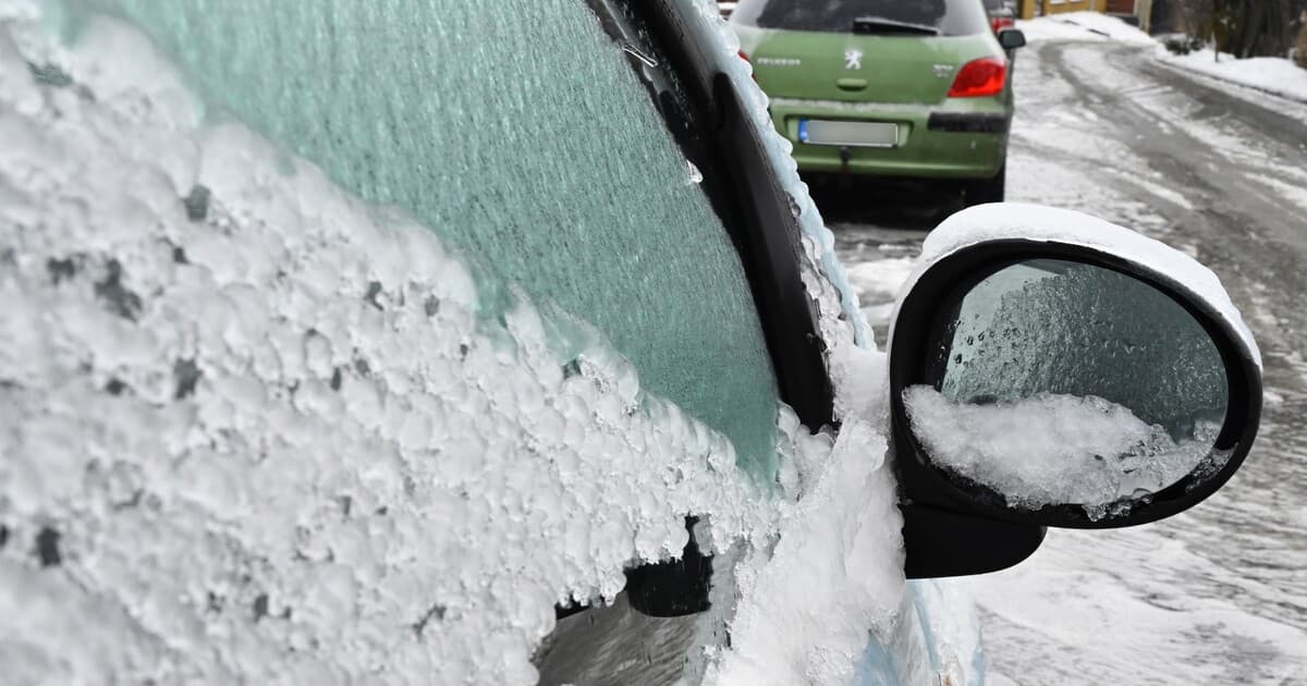Vodiči, pozor: Pokuta za sneh a ľad môže dosiahnuť až 1 300 eur