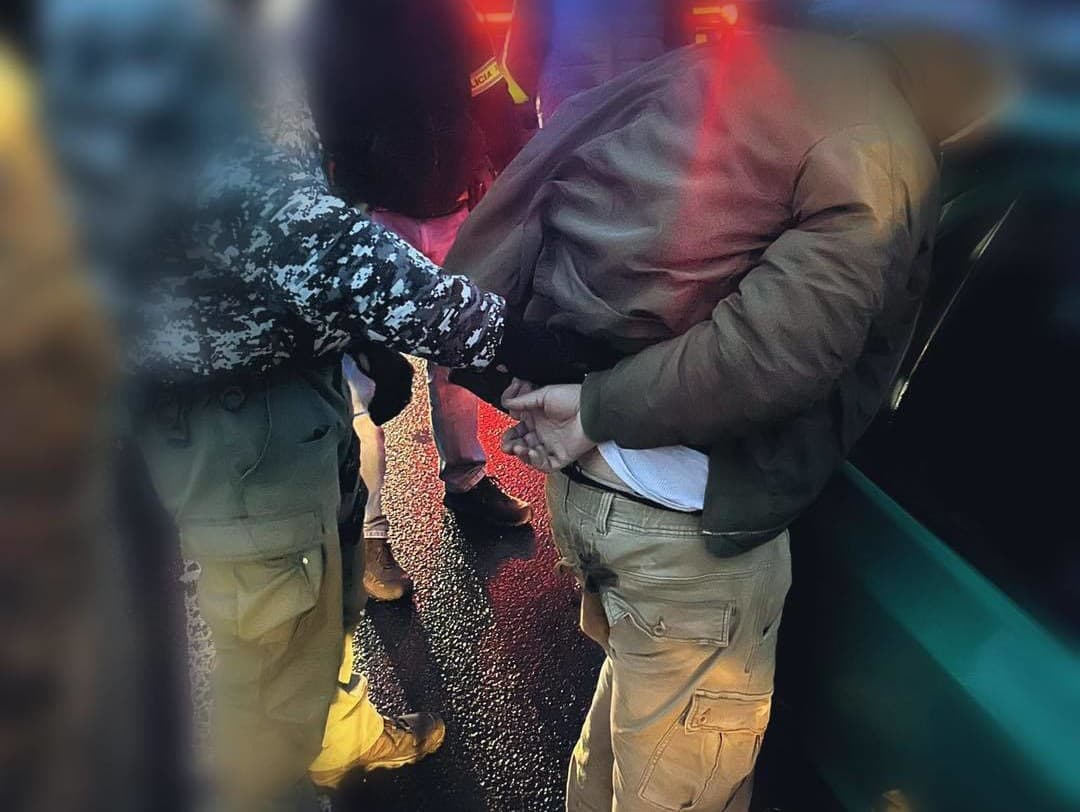 Polícia obvinila tri osoby z drogových trestných činov