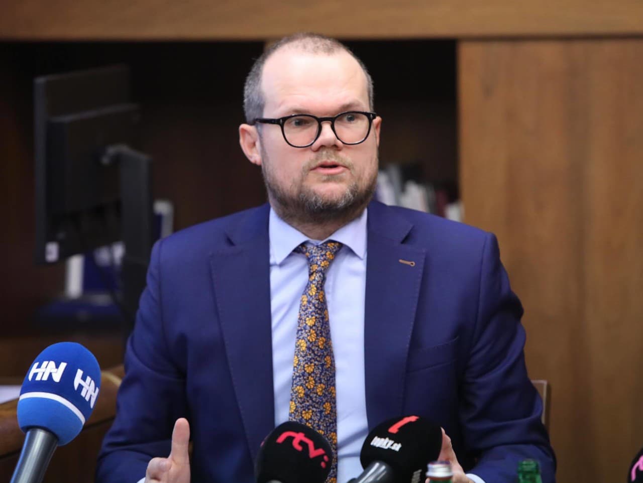 Súd zrušil rozhodnutie ministra Šutaja Eštoka o vyšetrovateľovi NAKA