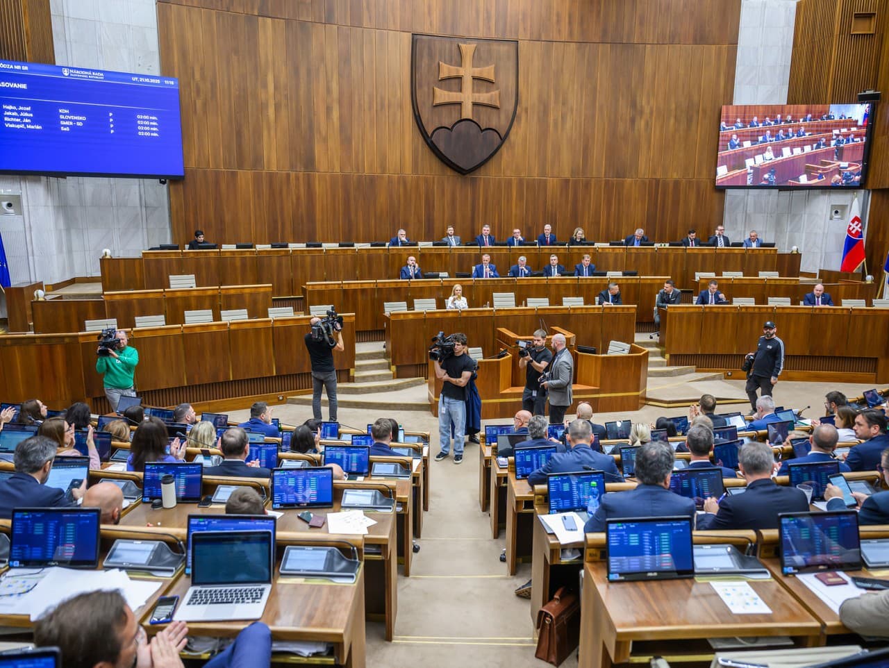 Firmy na Slovensku budú od 2027 povinne vystavovať elektronické faktúry