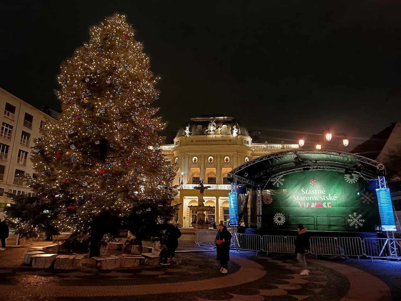 Vianočné trhy: Kde sa oplatí nakupovať v Bratislave, Brne a Schloss Hofe?