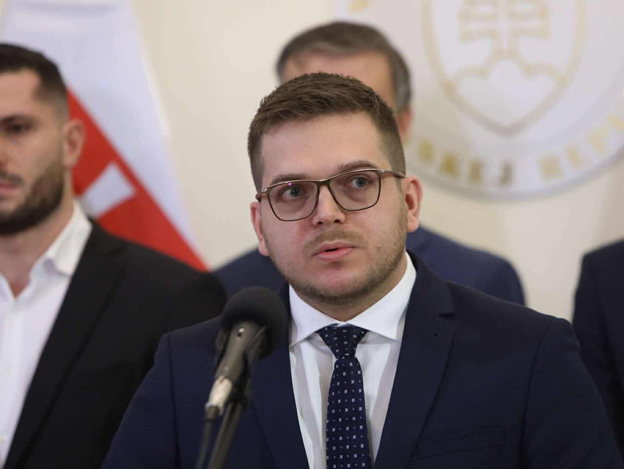 Štátny tajomník obrany šokoval: Ukrajina pod ruskou kontrolou?