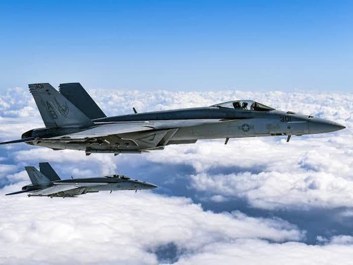 Napätie vo Venezuele: USA vyslali stíhačky k hraniciam