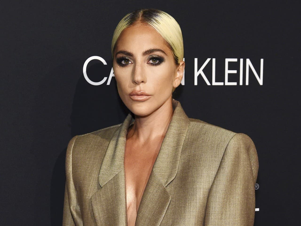 Lady Gaga prekvapila: Radikálna zmena imidžu v Paríži