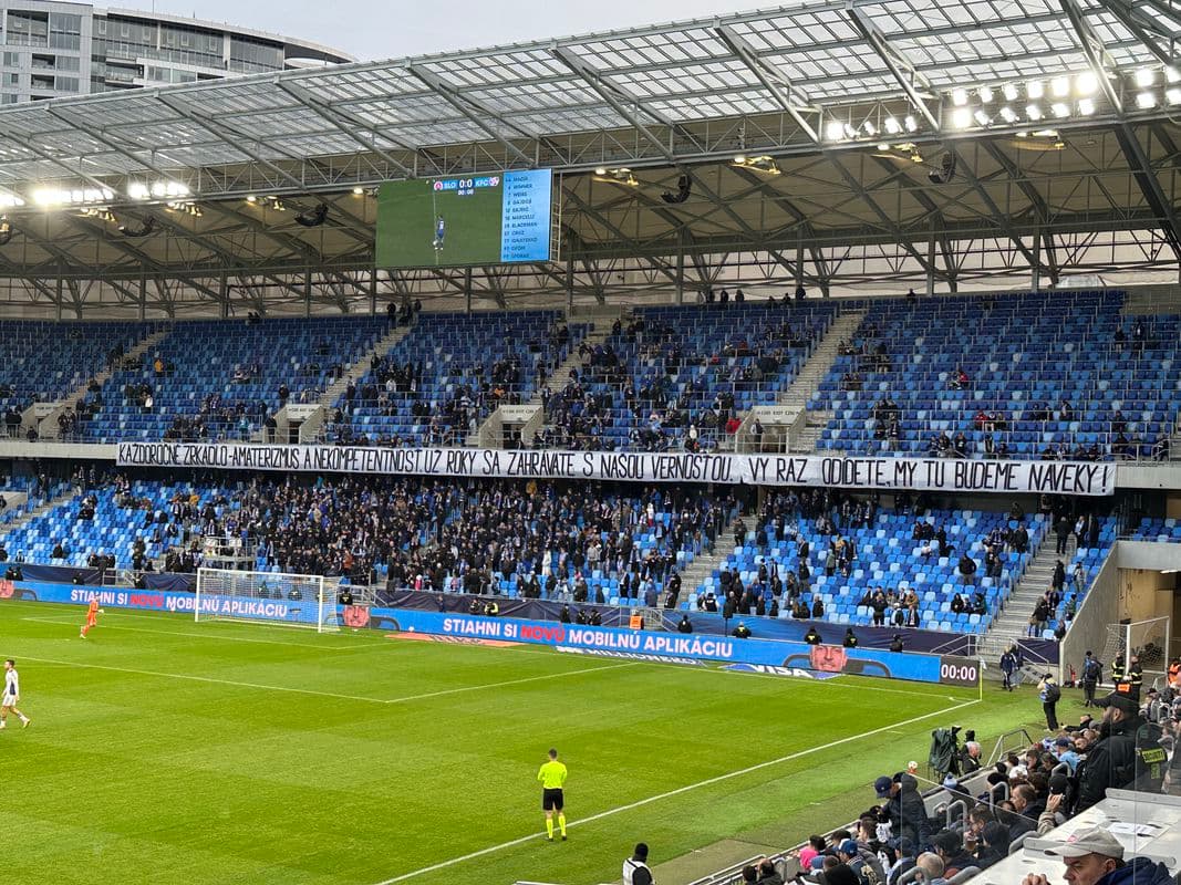 Fanúšikovia Slovana vyjadrili nespokojnosť s vedením klubu