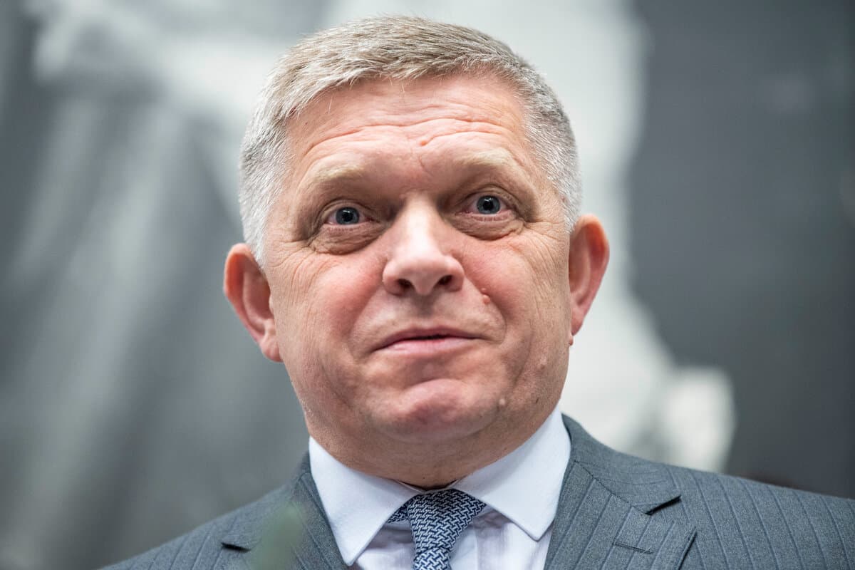 Smeru klesá podpora, 17. november bez voľného dňa pre zamestnancov