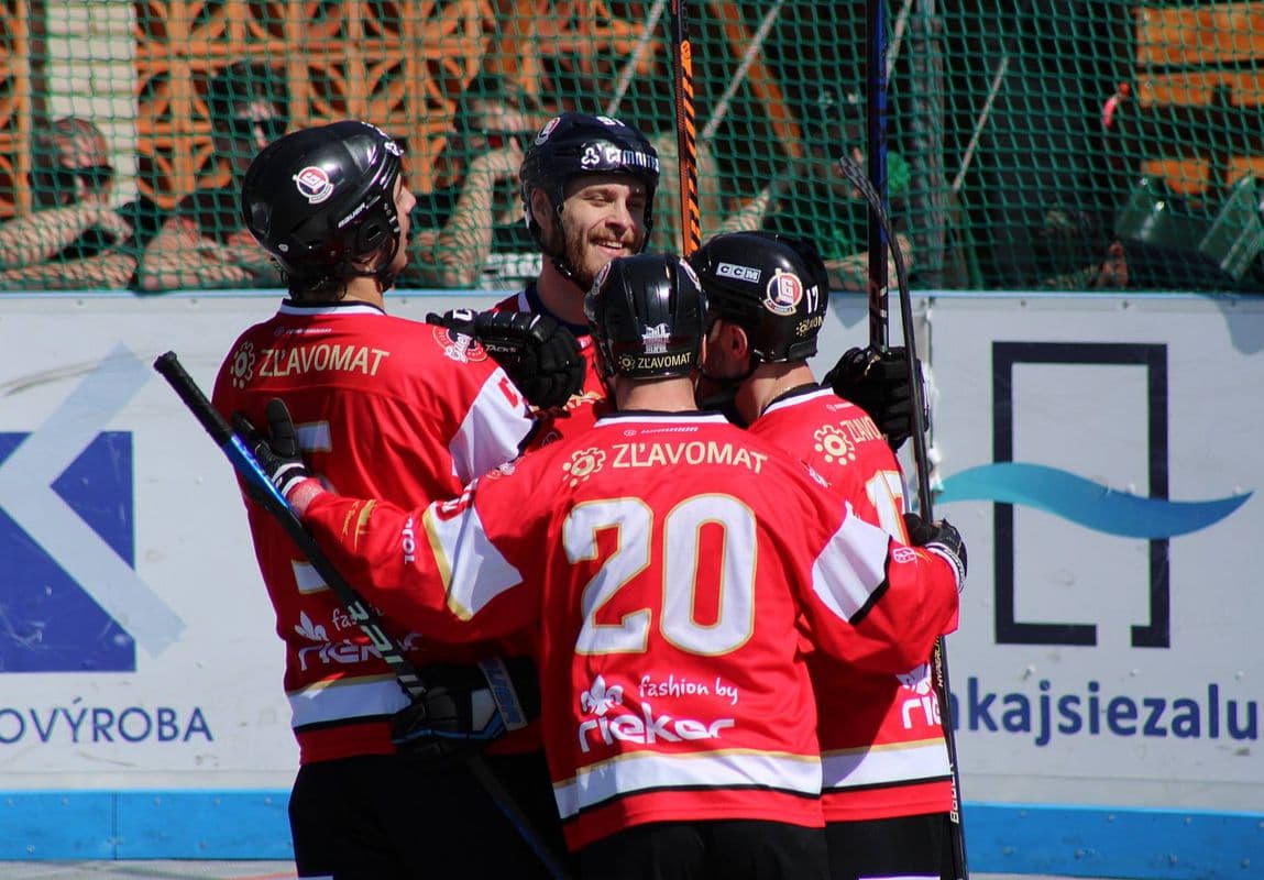 Hokejbalová extraliga: Favoriti zvládli predposledné kolo